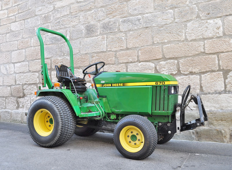 John Deere 670 Schmalspurtraktor Kleintraktor Allrad Servo